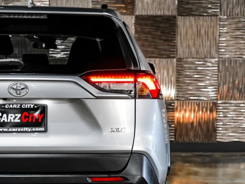 Used 2020 Toyota RAV4 XLE w/ Convenience Package FWD image 50