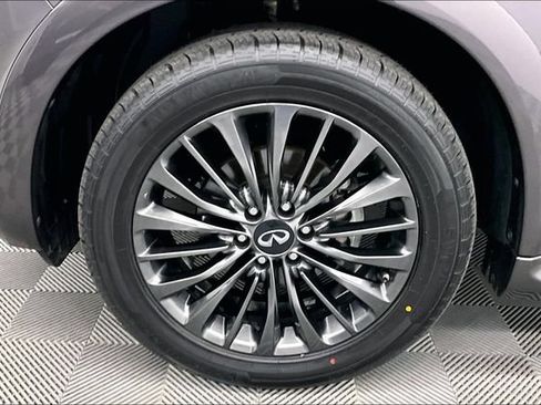 Used 2022 INFINITI QX80 Sensory w/ Cargo Package AWD/4WD image 10