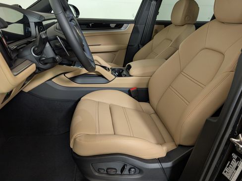 Used 2026 Porsche Cayenne E-Hybrid image 5