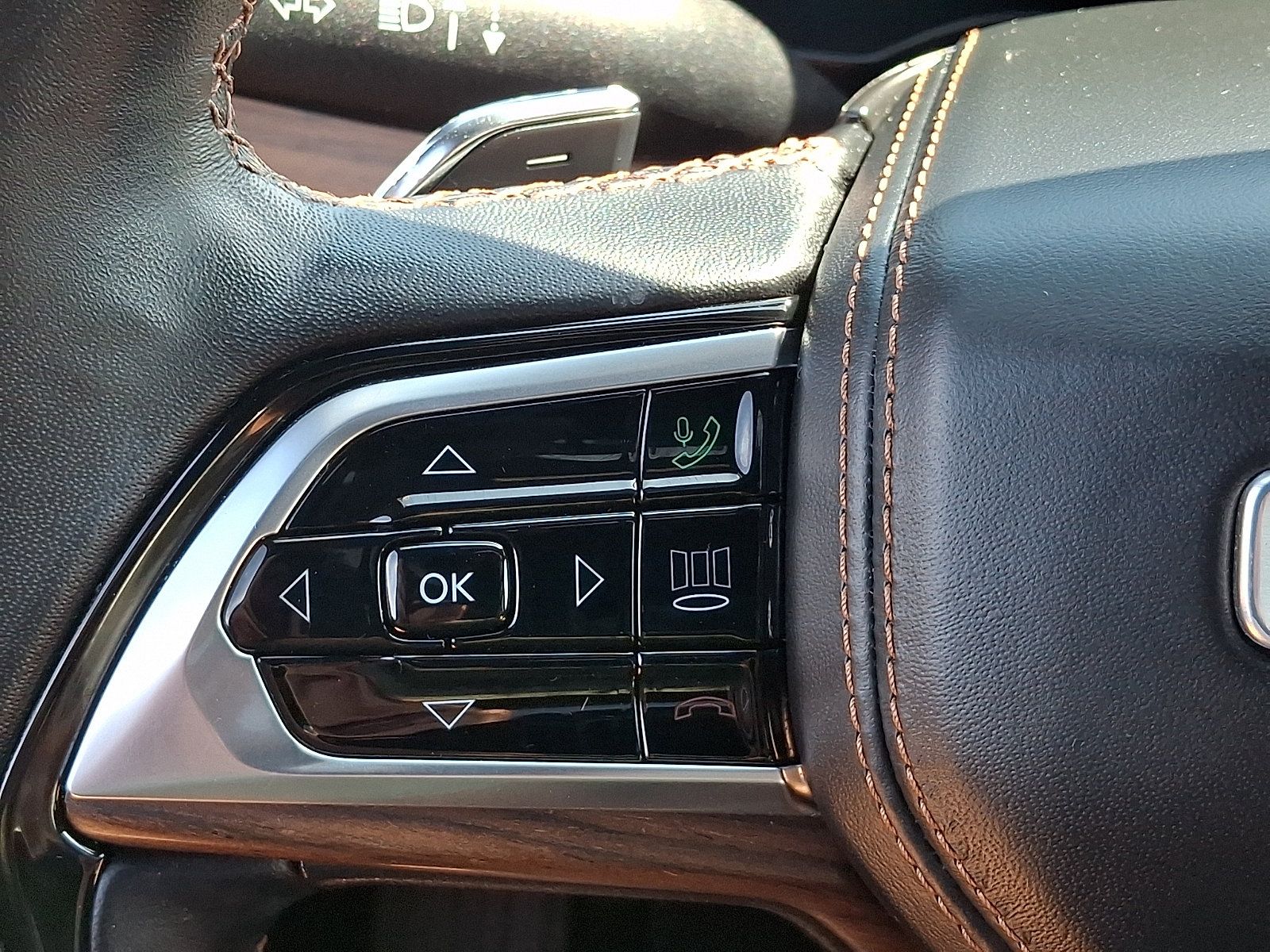Used 2023 Jeep Grand Cherokee Summit AWD/4WD image 23