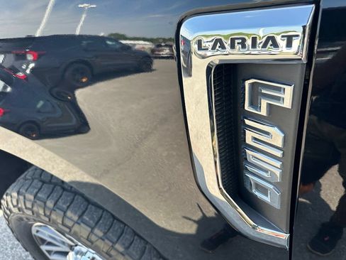 Used 2017 Ford F250 Lariat w/ Lariat Value Package AWD/4WD image 9