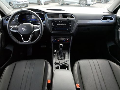 Used 2023 Volkswagen Tiguan SE w/ Panoramic Sunroof Package AWD/4WD image 10