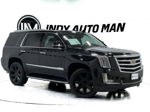 Used 2017 Cadillac Escalade Luxury image 2