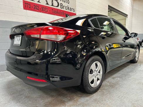 Used 2017 Kia Forte LX image 3