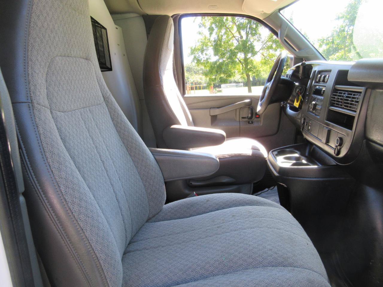 Used 2016 Chevrolet Express 3500 Extended RWD image 34