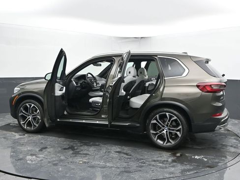 Used 2023 BMW X5 xDrive40i w/ Premium Package image 52