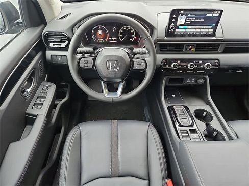 Used 2025 Honda Pilot EX-L image 10