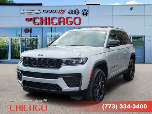 New 2026 Jeep Grand Cherokee Laredo image 2