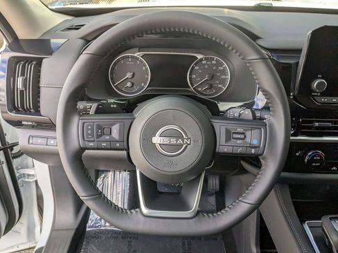 New 2025 Nissan Pathfinder SV w/ SV Premium Package AWD/4WD image 15