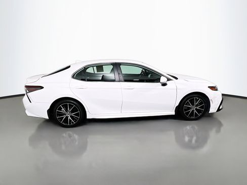 Used 2024 Toyota Camry SE FWD image 3