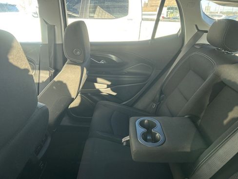 Used 2024 GMC Terrain SLE image 9