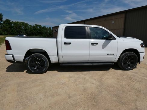 New 2026 RAM 1500 Express AWD/4WD image 4