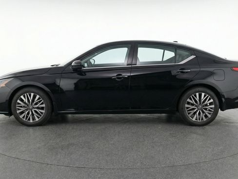 Used 2025 Nissan Altima 2.5 SV image 5