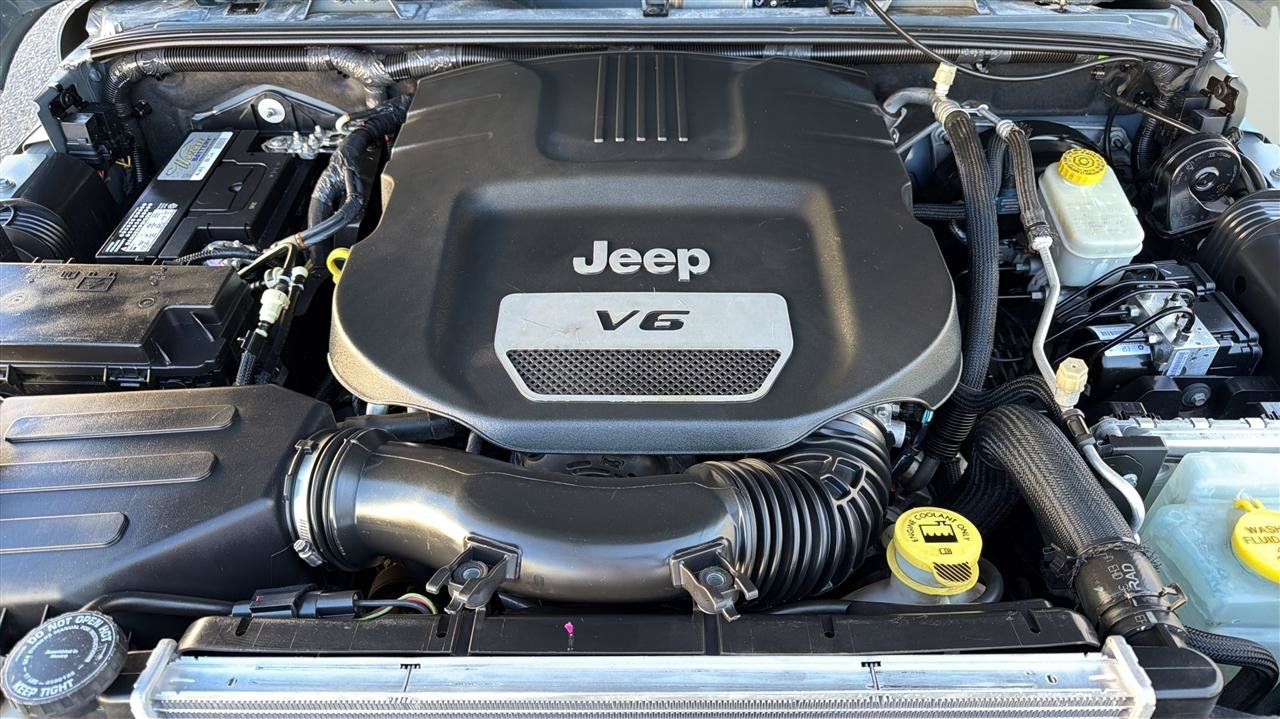Used 2015 Jeep Wrangler Unlimited Rubicon AWD/4WD image 29
