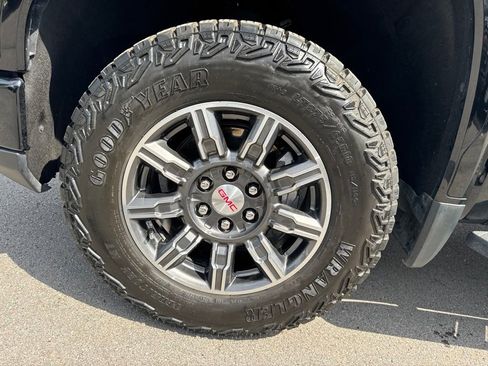 Used 2024 GMC Sierra 1500 AT4 w/ Technology Package AWD/4WD image 28