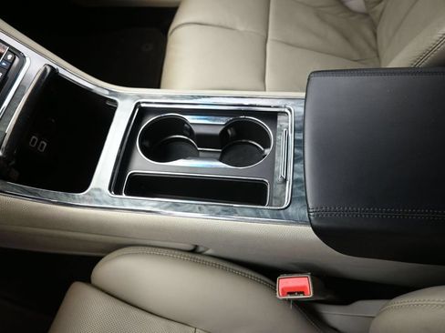Used 2017 Lincoln Continental Reserve w/ Technology Package FWD image 9
