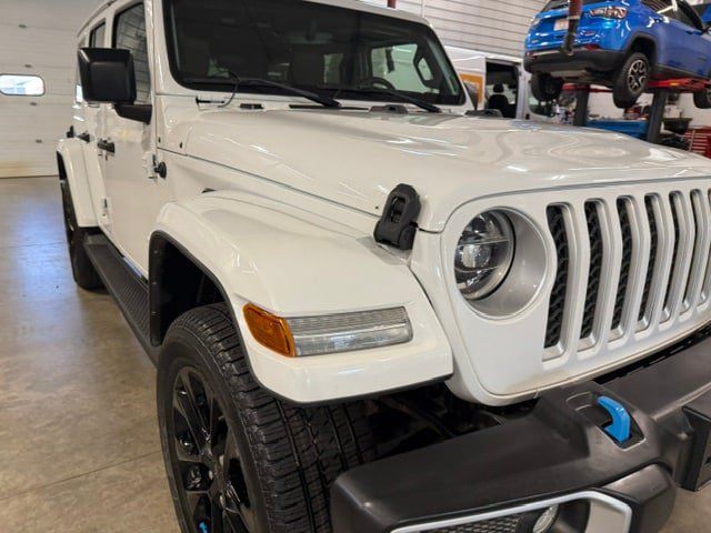 Used 2022 Jeep Wrangler Unlimited Sahara AWD/4WD image 3