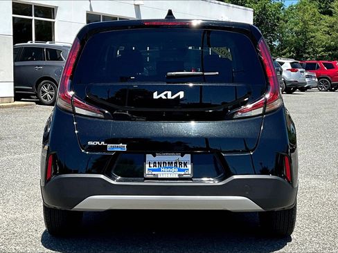 Used 2025 Kia Soul LX FWD image 4