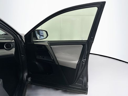 Used 2015 Toyota RAV4 LE image 29