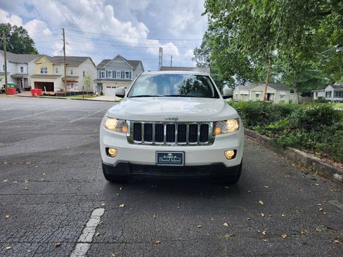 Used 2012 Jeep Grand Cherokee Laredo w/ Laredo E Group AWD/4WD image 3