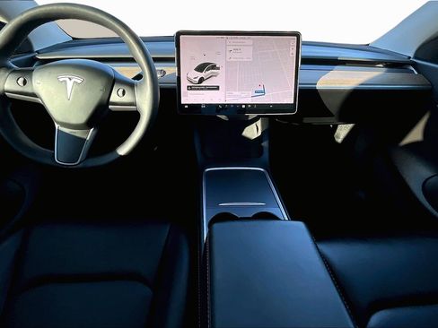 Used 2021 Tesla Model Y Long Range image 13