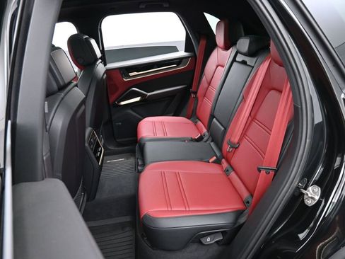 Used 2025 Porsche Cayenne S image 25