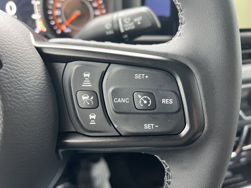 Used 2025 Jeep Gladiator Sport image 23