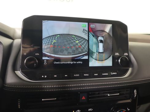 Used 2023 Nissan Rogue SL w/ SL Premium Package image 6