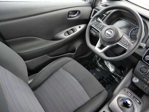 Used 2024 Nissan Leaf S image 9
