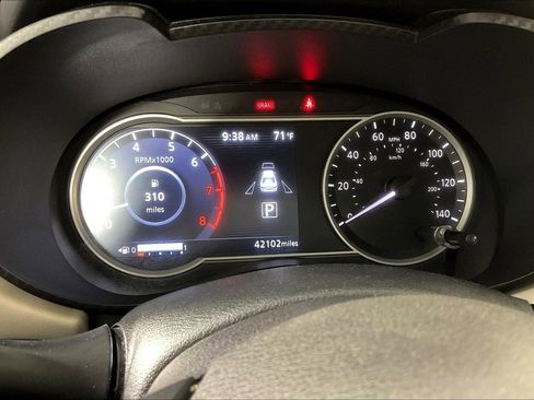 Used 2020 Nissan Versa SV FWD image 13