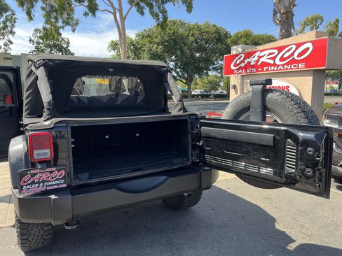 Used 2018 Jeep Wrangler Unlimited Sport S image 29