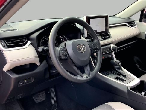 Used 2025 Toyota RAV4 XLE FWD image 17