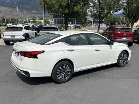 Used 2025 Nissan Altima 2.5 SV AWD/4WD image 7