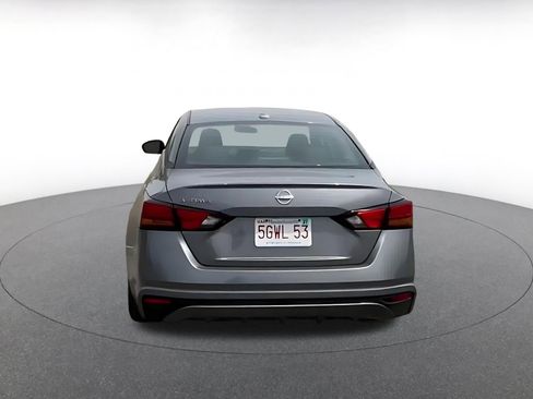 Used 2025 Nissan Altima 2.5 SV FWD image 12