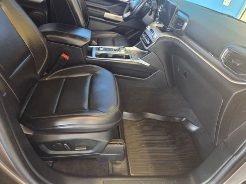 Used 2021 Ford Explorer XLT w/ Equipment Group 202A AWD/4WD image 29