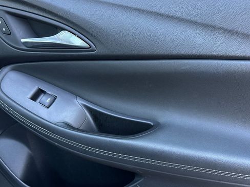 Used 2025 Buick Encore GX Preferred FWD image 19