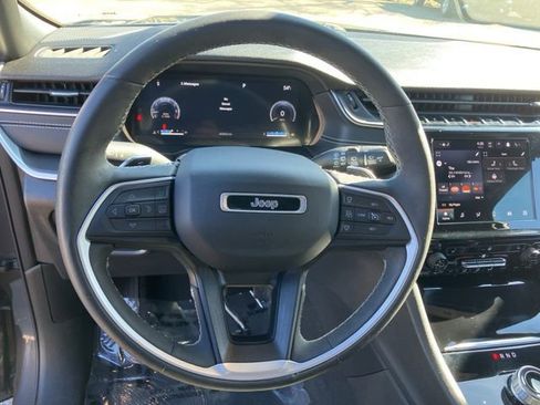 Used 2023 Jeep Grand Cherokee Altitude AWD/4WD image 23