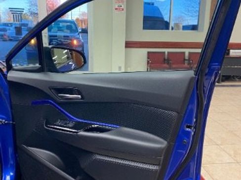 Used 2020 Toyota C-HR XLE image 15