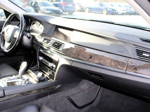 Used 2012 BMW 750i xDrive image 17