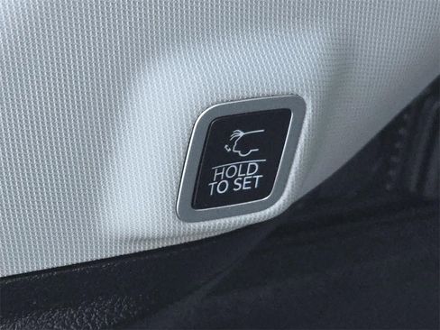 Used 2023 Jeep Grand Cherokee Laredo w/ Luxury Tech Group I image 12