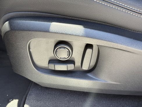 Used 2025 Jaguar F-PACE R-Dynamic S image 12