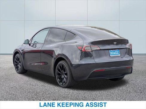 Used 2024 Tesla Model Y Long Range AWD/4WD image 9