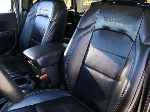 Used 2022 Jeep Wrangler Unlimited Sahara w/ Cold Weather Group image 13