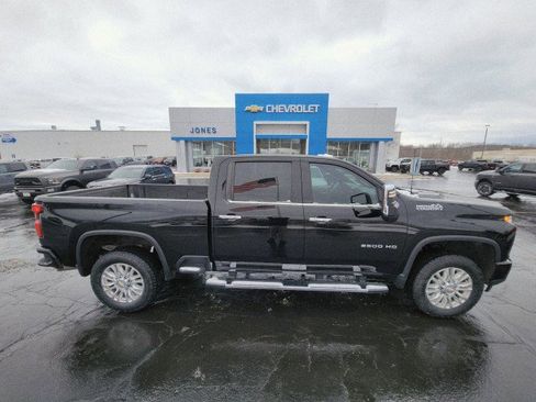 Used 2023 Chevrolet Silverado 2500 High Country w/ Z71 Off-Road Package image 6
