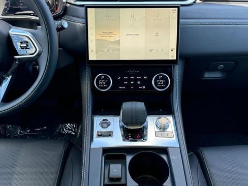 Used 2025 Jaguar F-PACE R-Dynamic S image 9