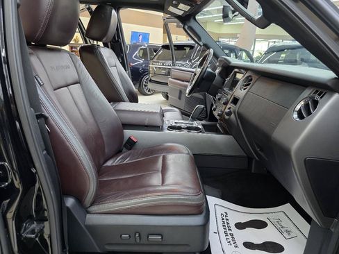 Used 2017 Ford Expedition Platinum RWD image 18