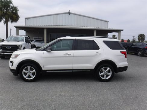 Used 2018 Ford Explorer XLT w/ Equipment Group 202A image 1
