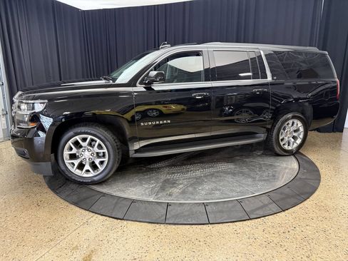 Used 2018 Chevrolet Suburban LT image 3