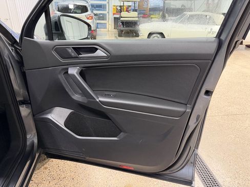 Used 2020 Volkswagen Tiguan S image 35