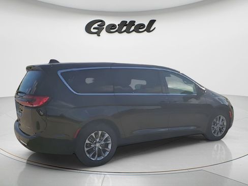 New 2026 Chrysler Pacifica Limited image 8